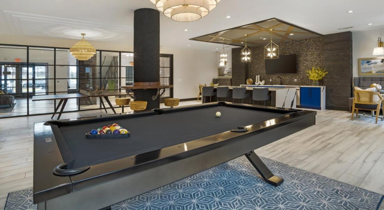 Апартаменты Grand Luxury Premium Vaulted Ceilings Вудбридж Экстерьер фото