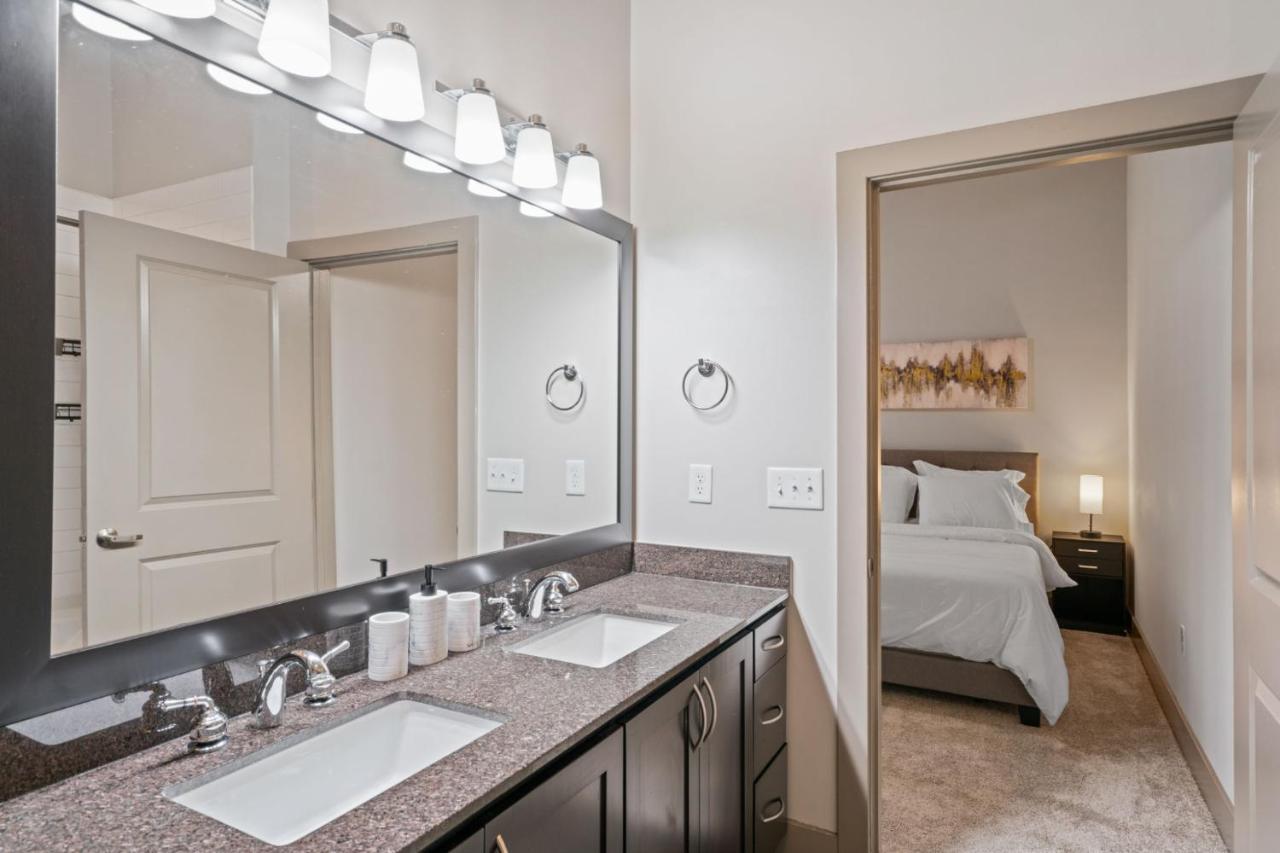 Апартаменты Grand Luxury Premium Vaulted Ceilings Вудбридж Экстерьер фото