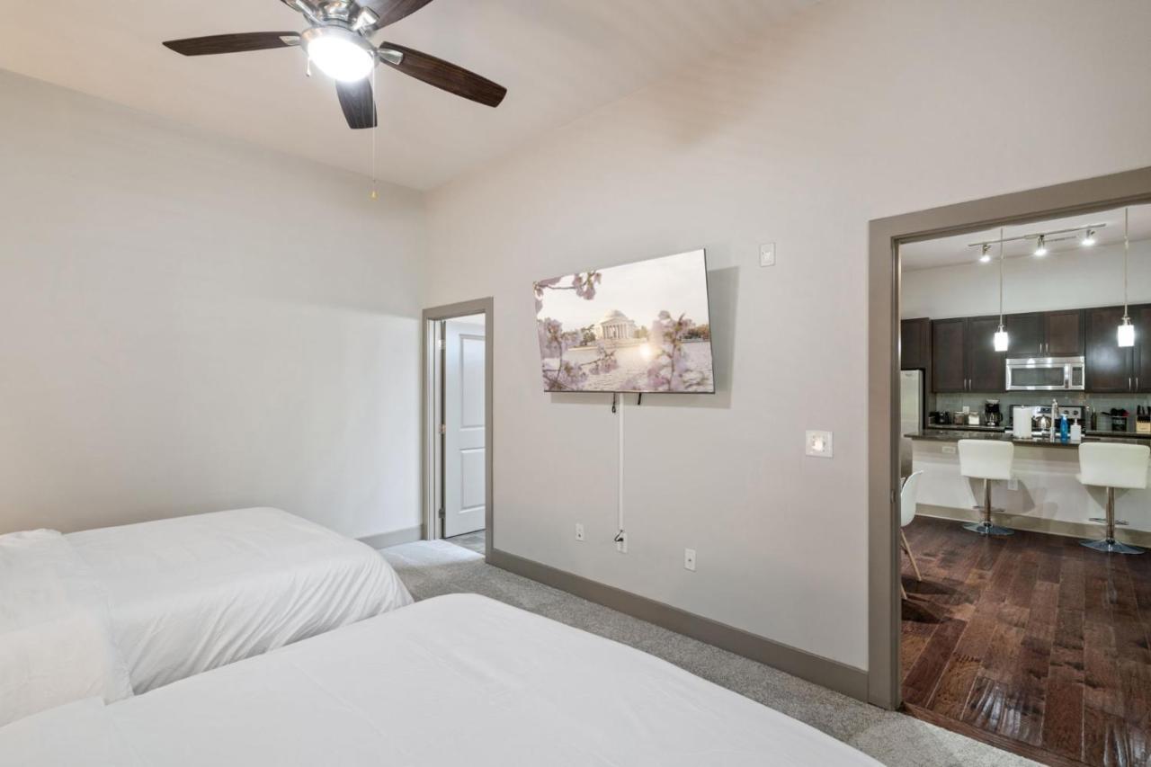 Апартаменты Grand Luxury Premium Vaulted Ceilings Вудбридж Экстерьер фото